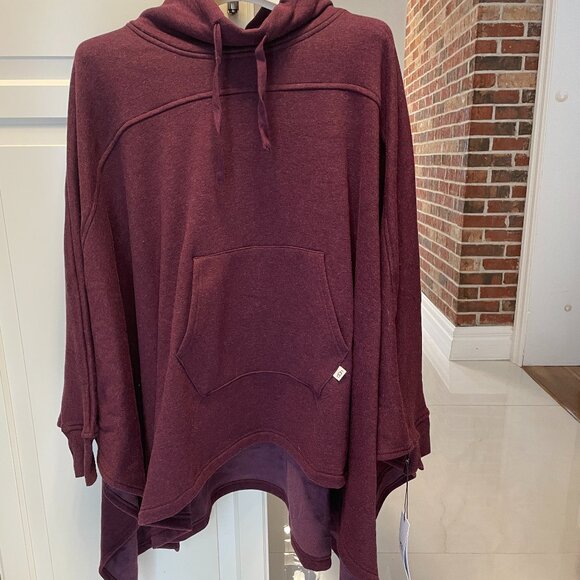 UGG  Oversized Women's Charlynne poncho, NWT, XS/S, Burgundy color - Picture 2 of 12